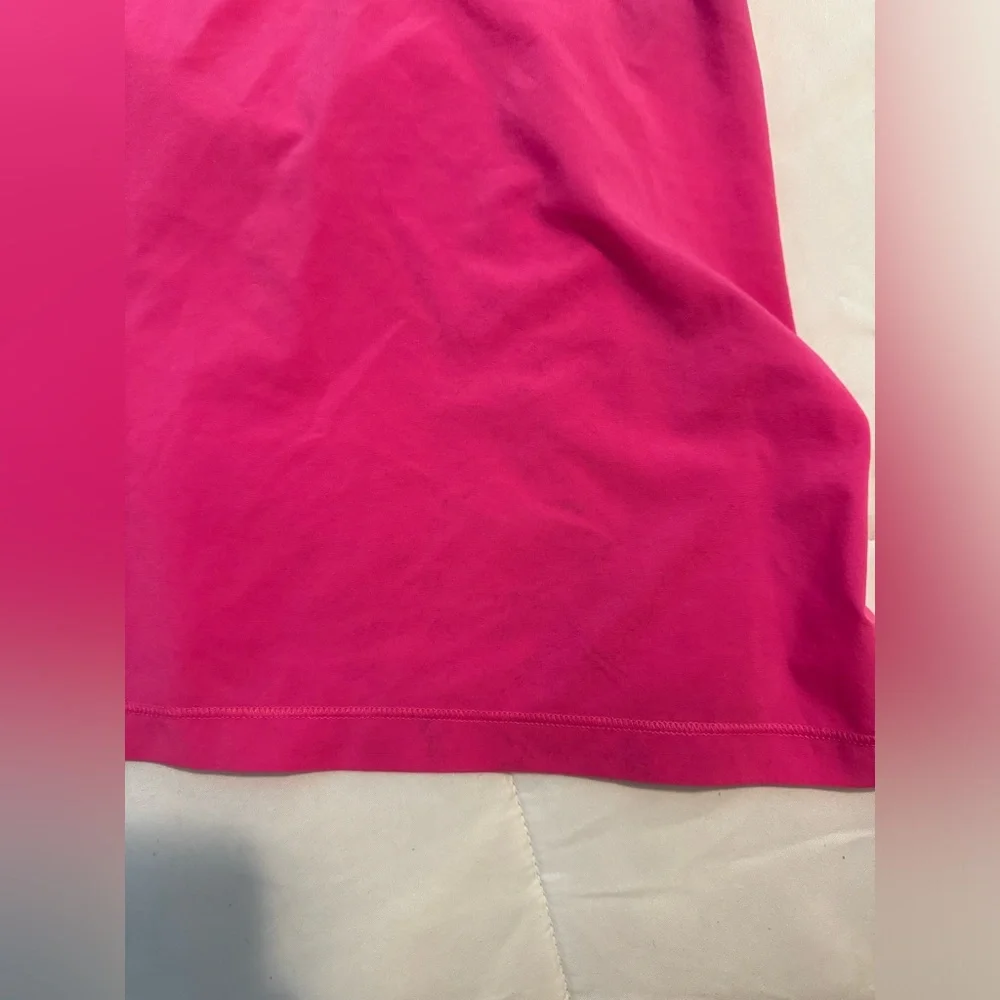 Rare Lululemon No Limits
Hot Pink tank Top Built-in Bra Raspberry Groovy Stripe - Picture 7 of 7